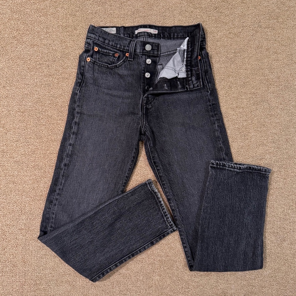 Levi's Premium Wedgie Straight Ankle Women's Jeans, "Break A Leg" Wash - Picture 2 of 7